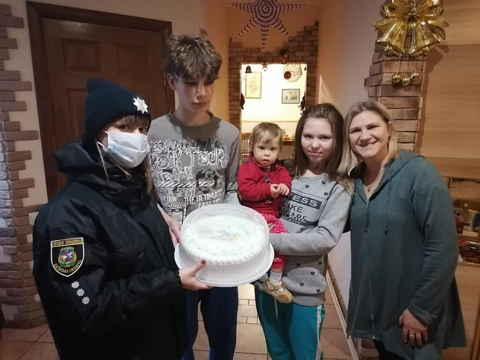Вишгородські поліцейські роздавали «миколайчиків» - зображення