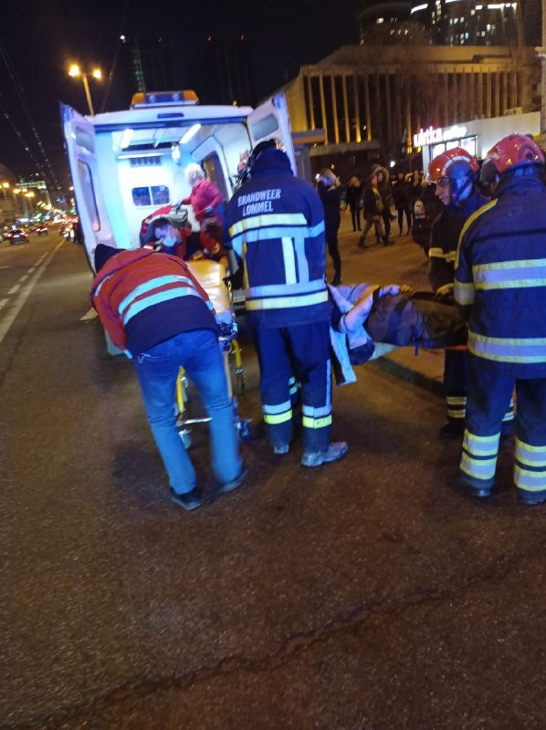 З’явилися кадри порятунку дівчини, яка впала під потяг у київському метро - зображення