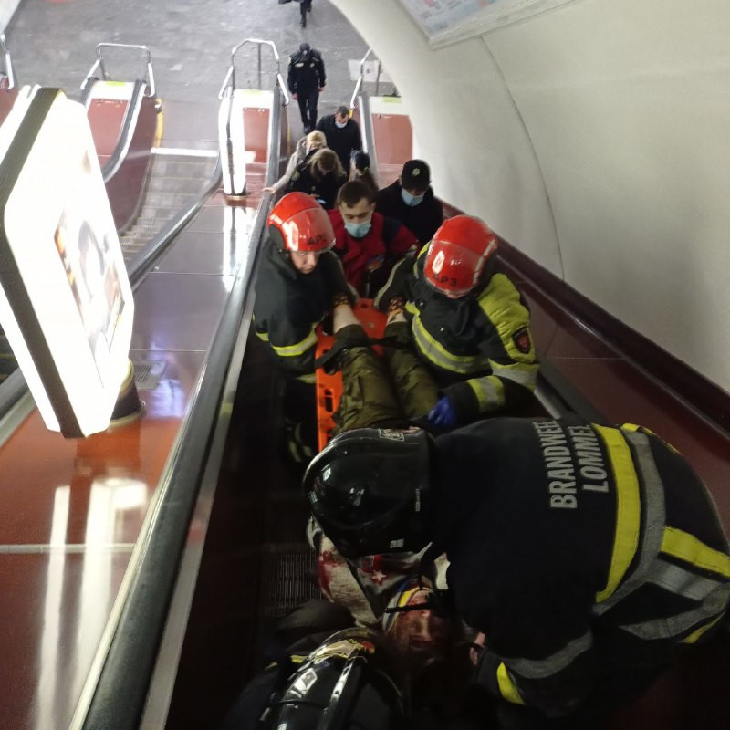 З’явилися кадри порятунку дівчини, яка впала під потяг у київському метро - зображення