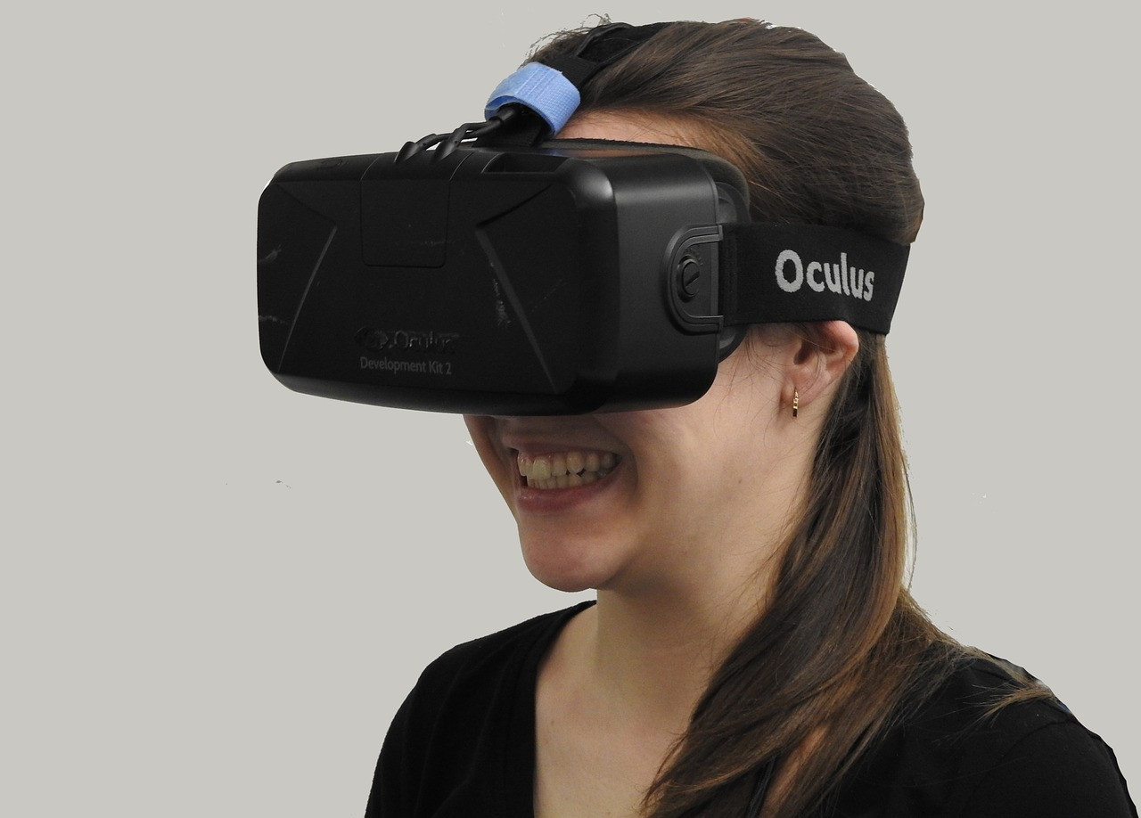 Пологи у віртуальній реальності: у Києві породіллям почали видавати VR-окуляри - зображення