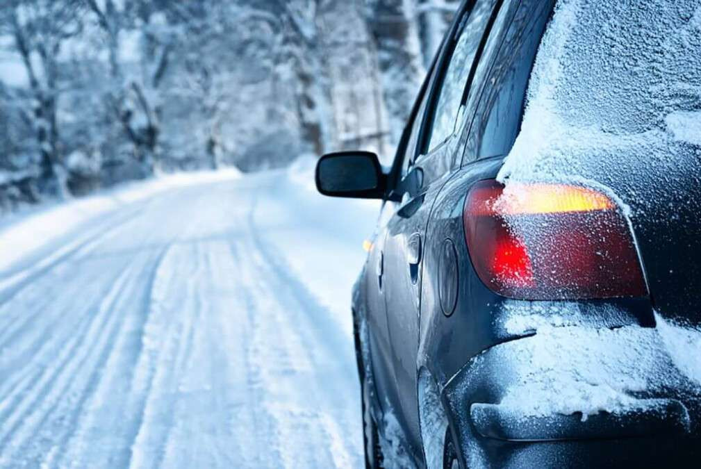 Мокрий сніг та ожеледь: столичних водіїв попередили про погіршення ситуації на дорогах - зображення