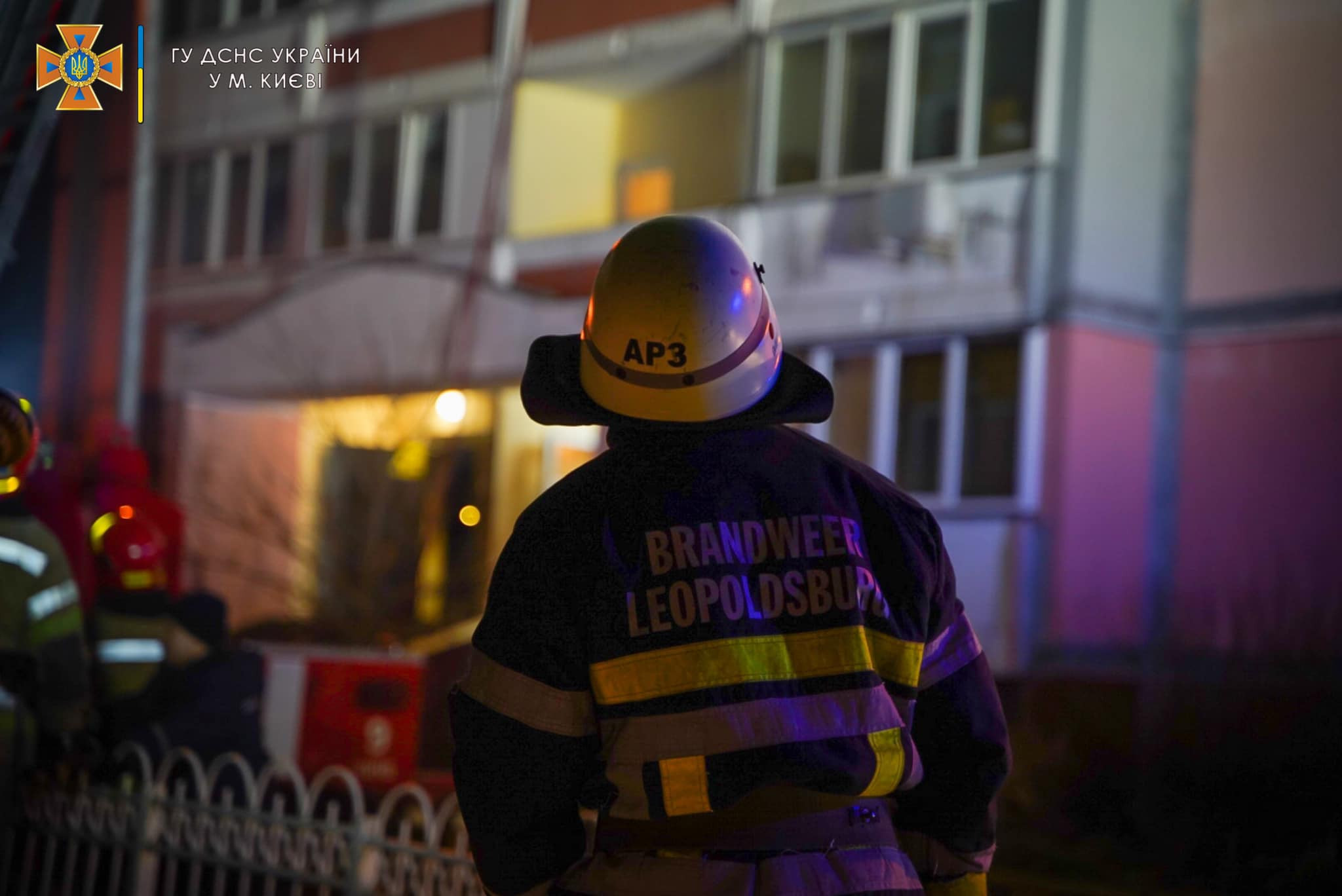 У Києві через пожежу в багатоповерхівці евакуювали 30 людей - зображення