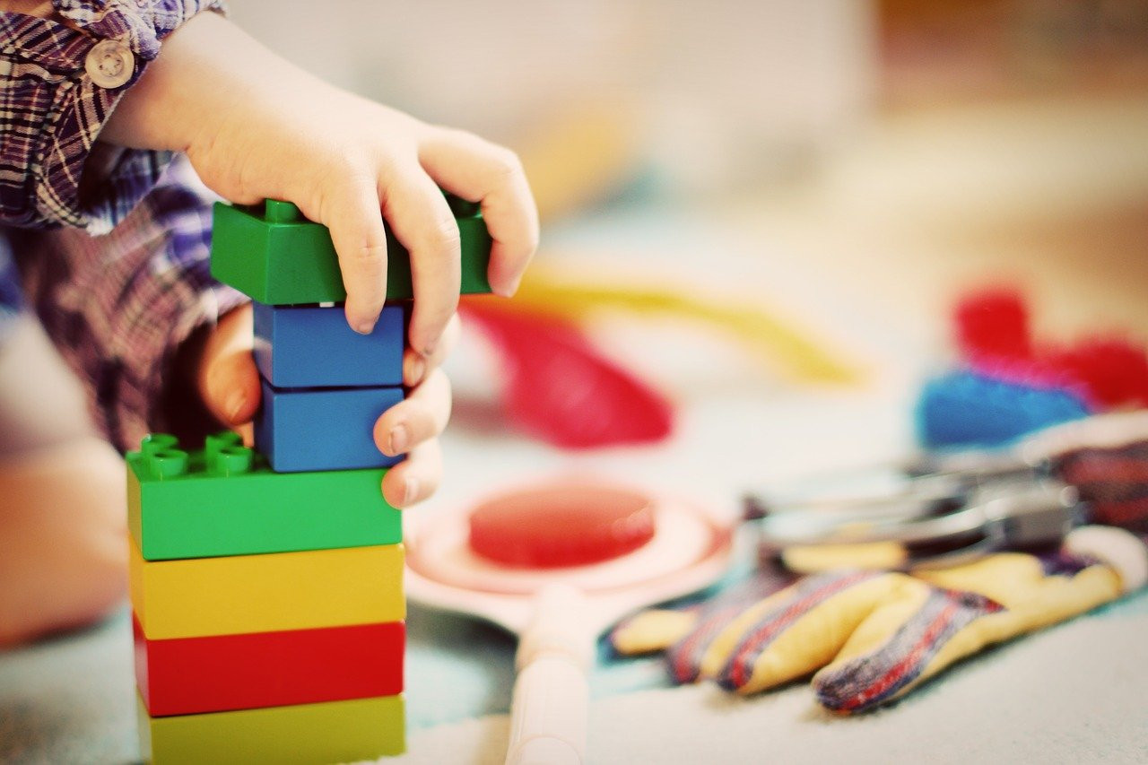 Кожен може стати Святим Миколаєм: у столиці волонтери збирають іграшки для тяжкохворих дітей - зображення