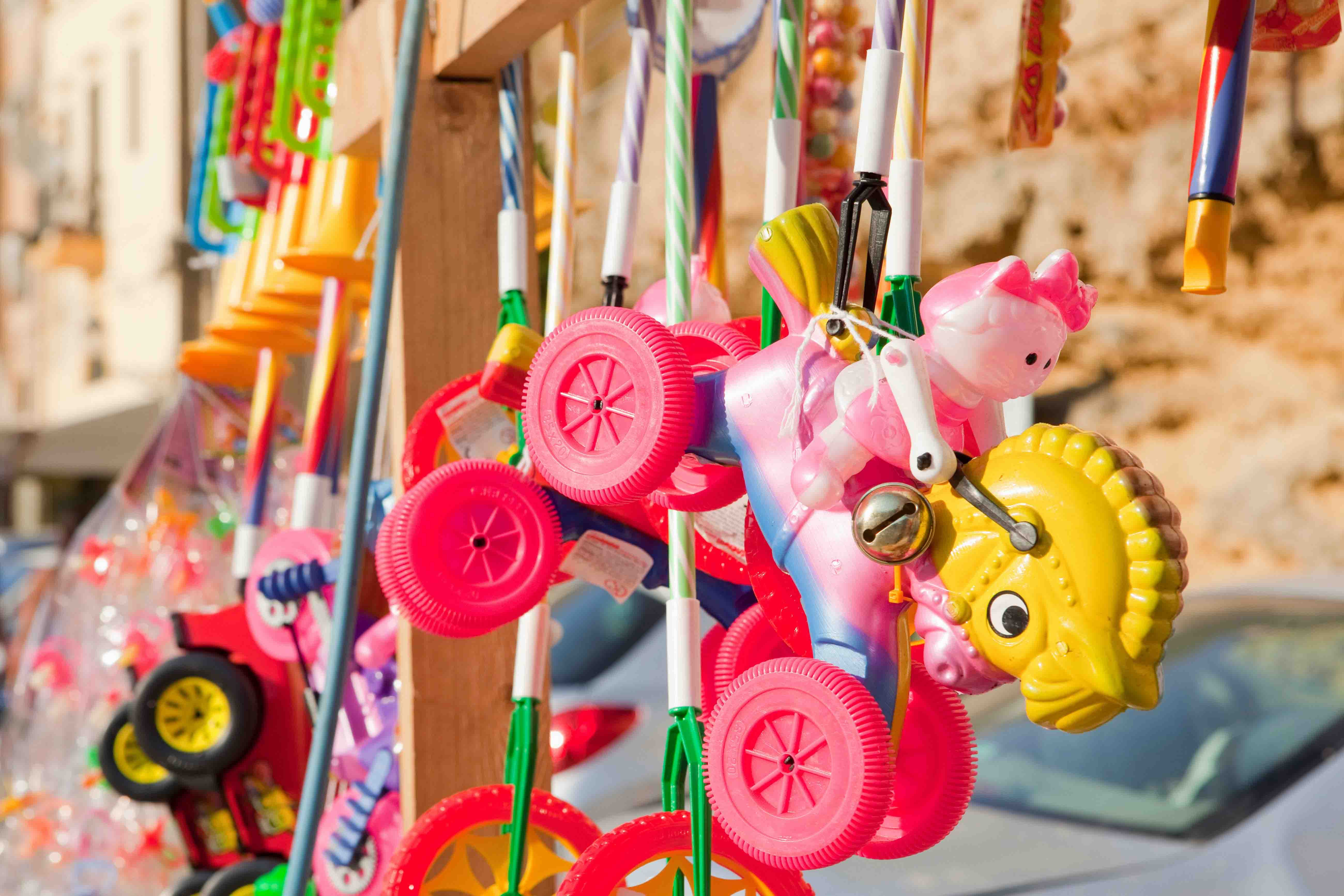 На полицях українських магазинів виявили понад 4,5 тис. небезпечних іграшок - зображення