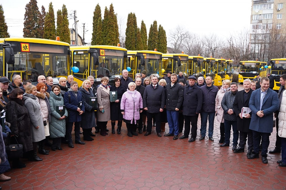 23 громади Київщини отримали нові шкільні автобуси - зображення