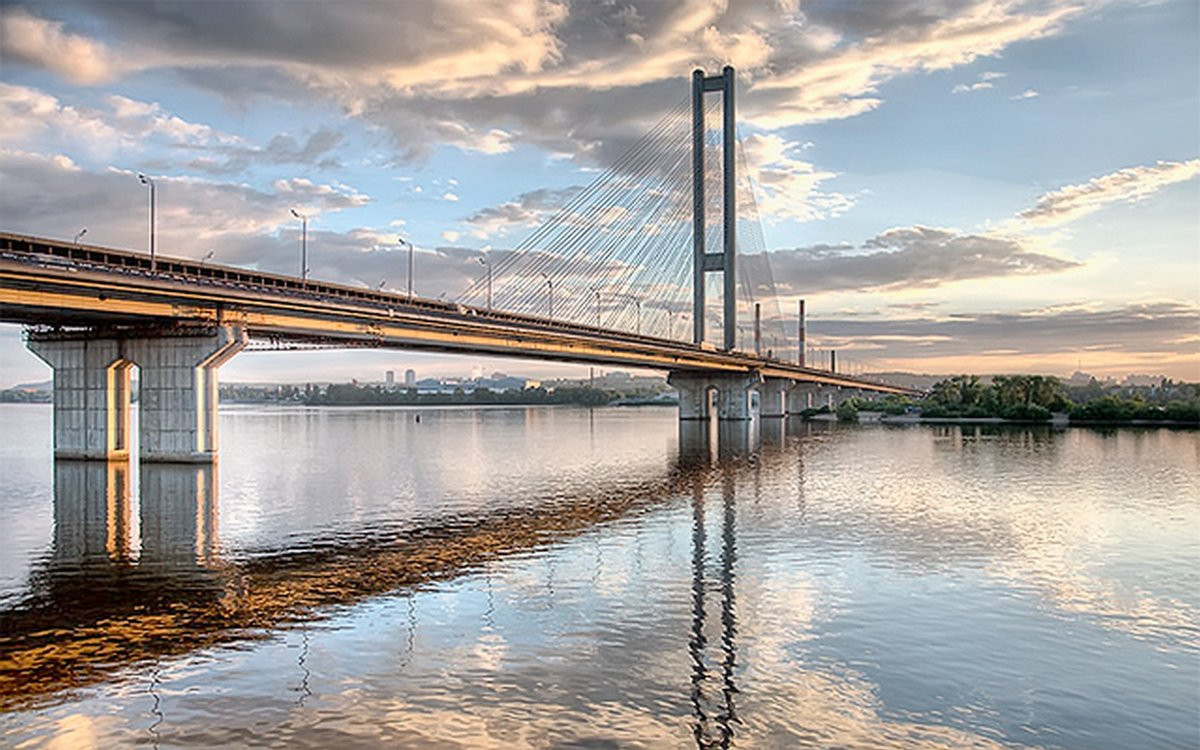 У Києві чиновники розікрали гроші на ремонті Південного мосту - зображення