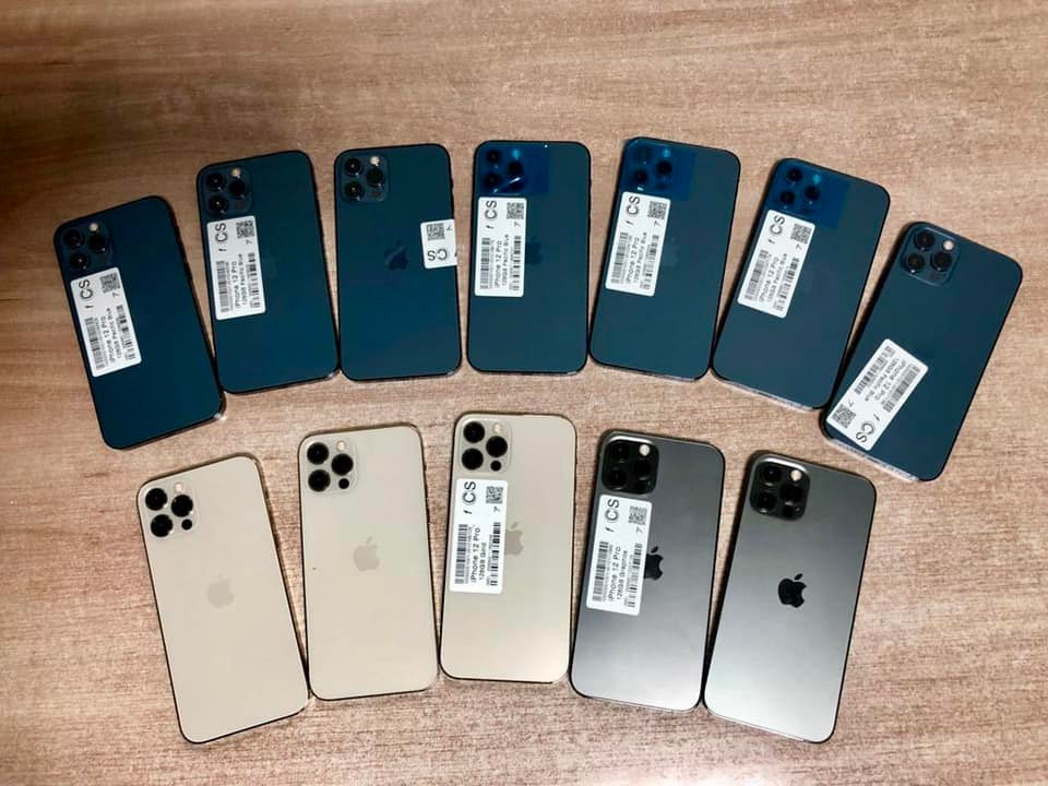 В аеропорту «Бориспіль» вилучили дюжину незадекларованих телефонів iPhone 12 Pro - зображення