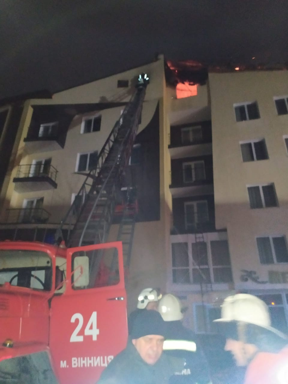 На Вінниччині горів готель: є жертва, більше 50 дітей евакуювали (ВІДЕО) - зображення