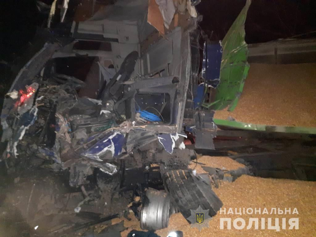 Смертельна автотроща на Одещині: зіштовхнулися три вантажні автівки - зображення