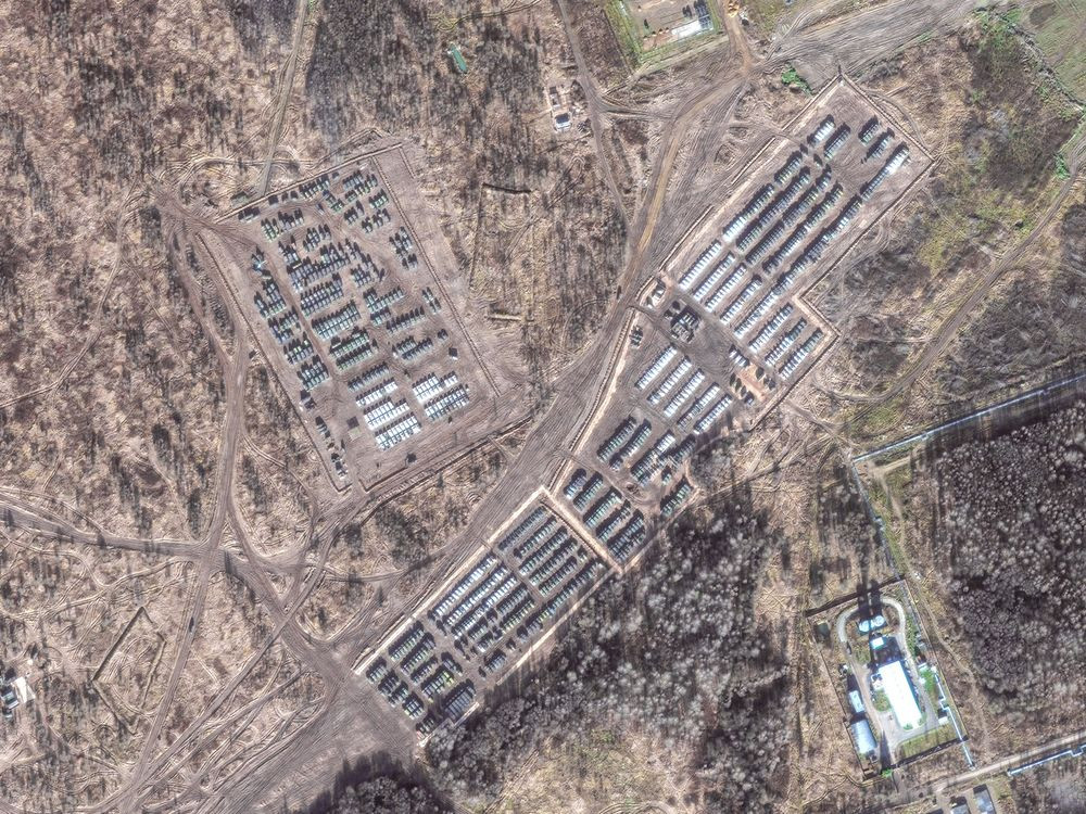 Росія продовжує нарощувати війська біля кордонів України, – Bloomberg (ВІДЕО) - зображення