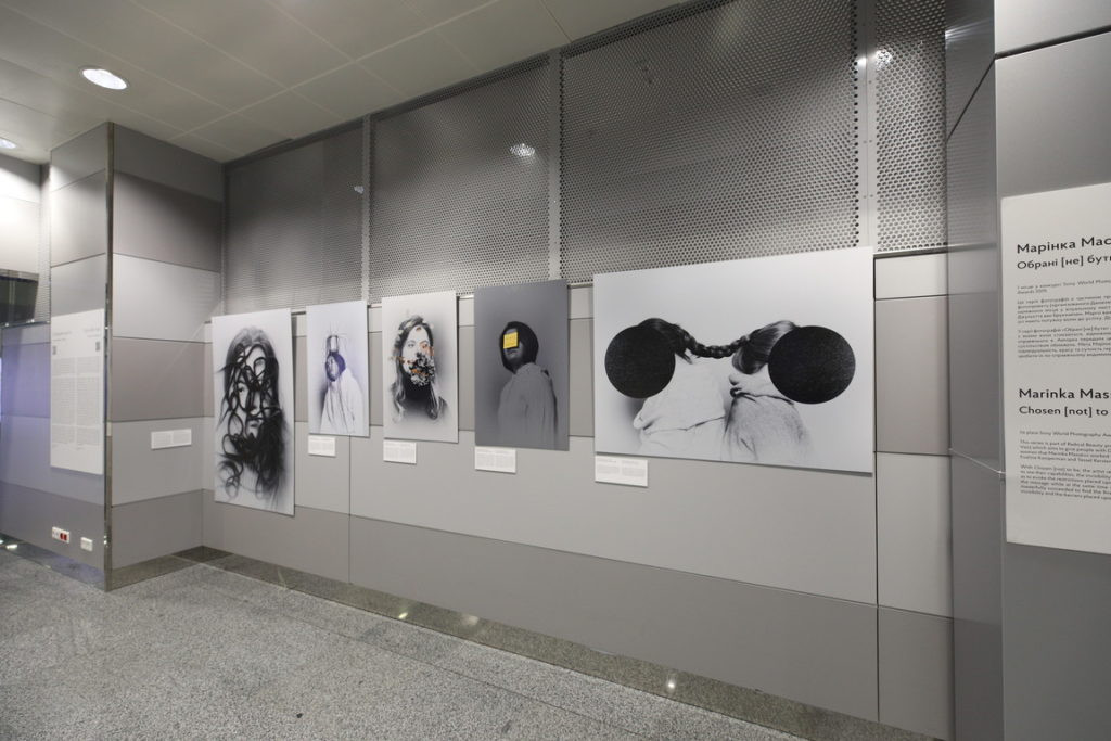В аеропорту Бориспіль відкрили виставку українських та світових фотографів - зображення