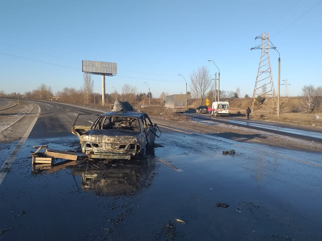 ДТП у Броварському районі: авто загорілося після зіткнення, є постраждалі - зображення