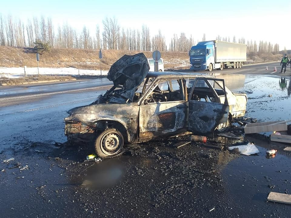 ДТП у Броварському районі: авто загорілося після зіткнення, є постраждалі - зображення