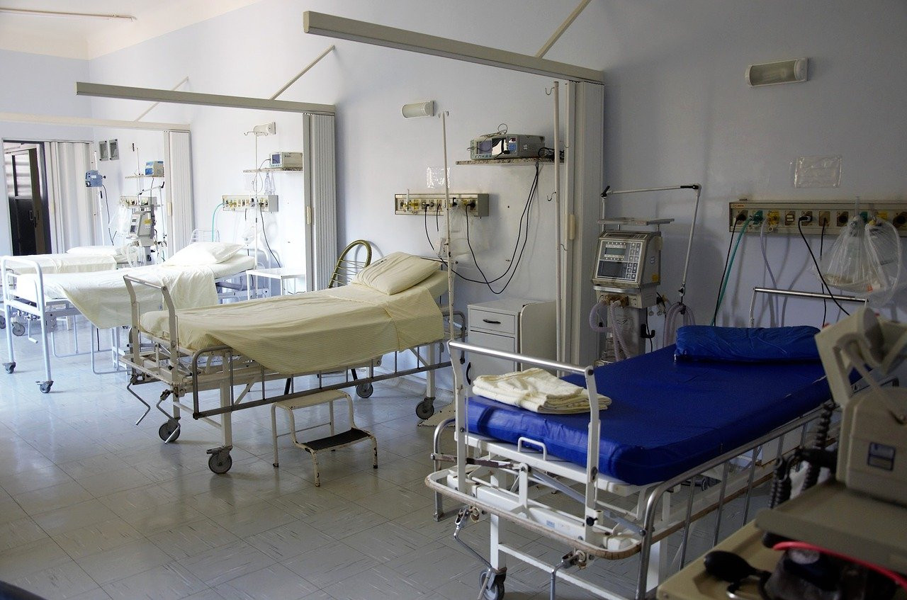 Після вибуху в лікарні на Прикарпатті: у медзакладах Київщини проведуть перевірки техніки безпеки - зображення