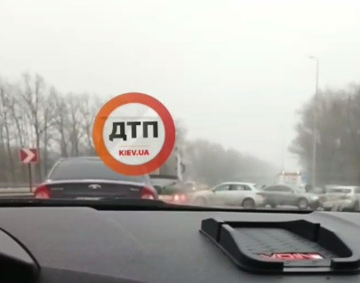 На Одеській трасі в автротрощу потрапило чотири машини: є потерпілі - зображення