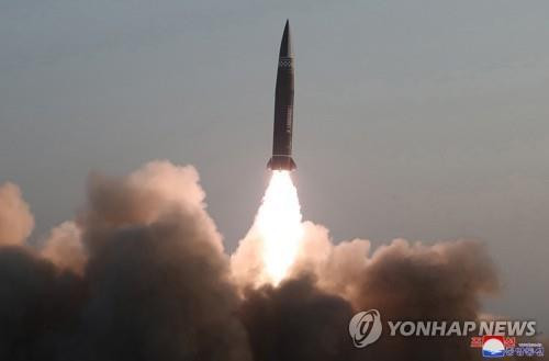 Північна Корея запустила ракету в бік Японії - зображення