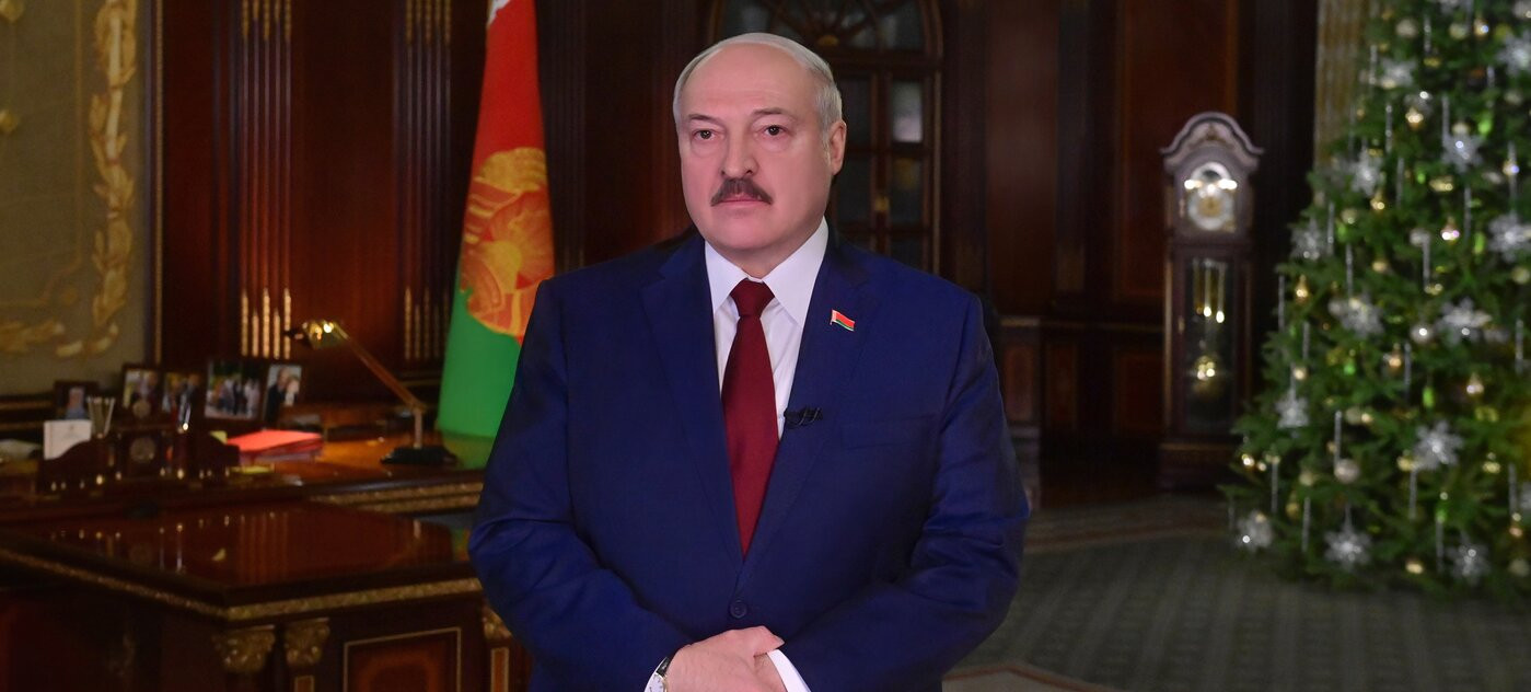 Лукашенко порадив жителям Казахстану стати навколішки перед військовими - зображення