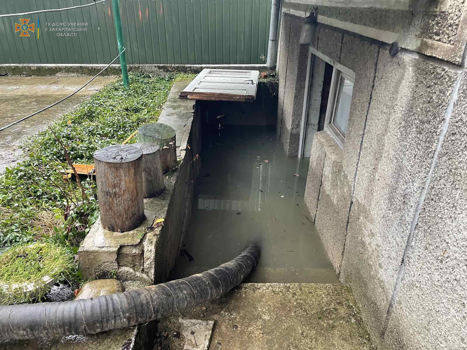 Десятки затоплених будинків: жителі Закарпаття потерпають від повеней - 1 - зображення