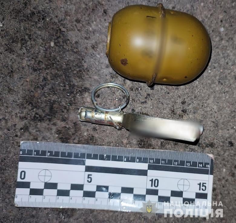 З гранатою в кишені: у Києві затримали чоловіка з боєприпасом - зображення