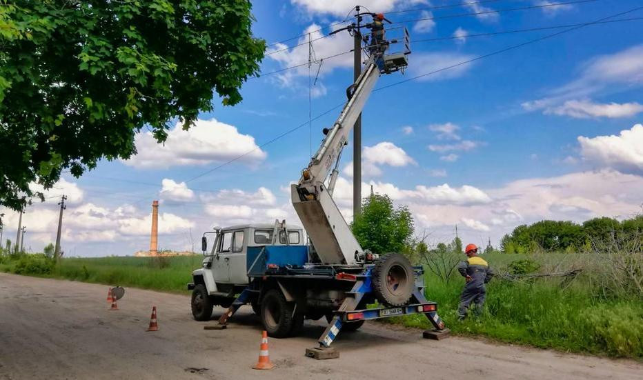 На Київщині для захисту птахів від ураження струмом облаштували понад 500 спецкожухів - зображення