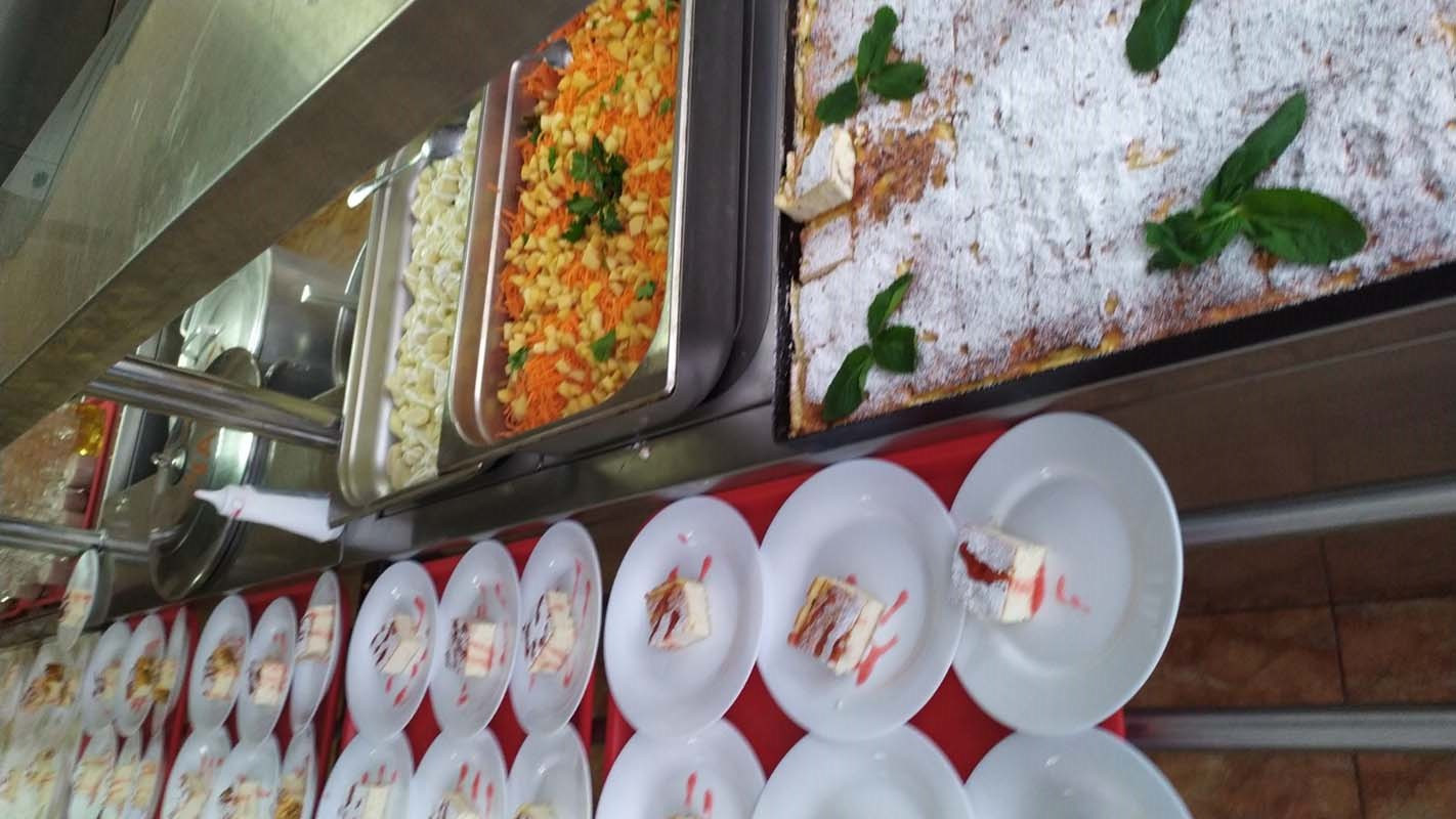 На Обухівщині показали, чим годують дітей у шкільних їдальнях - зображення