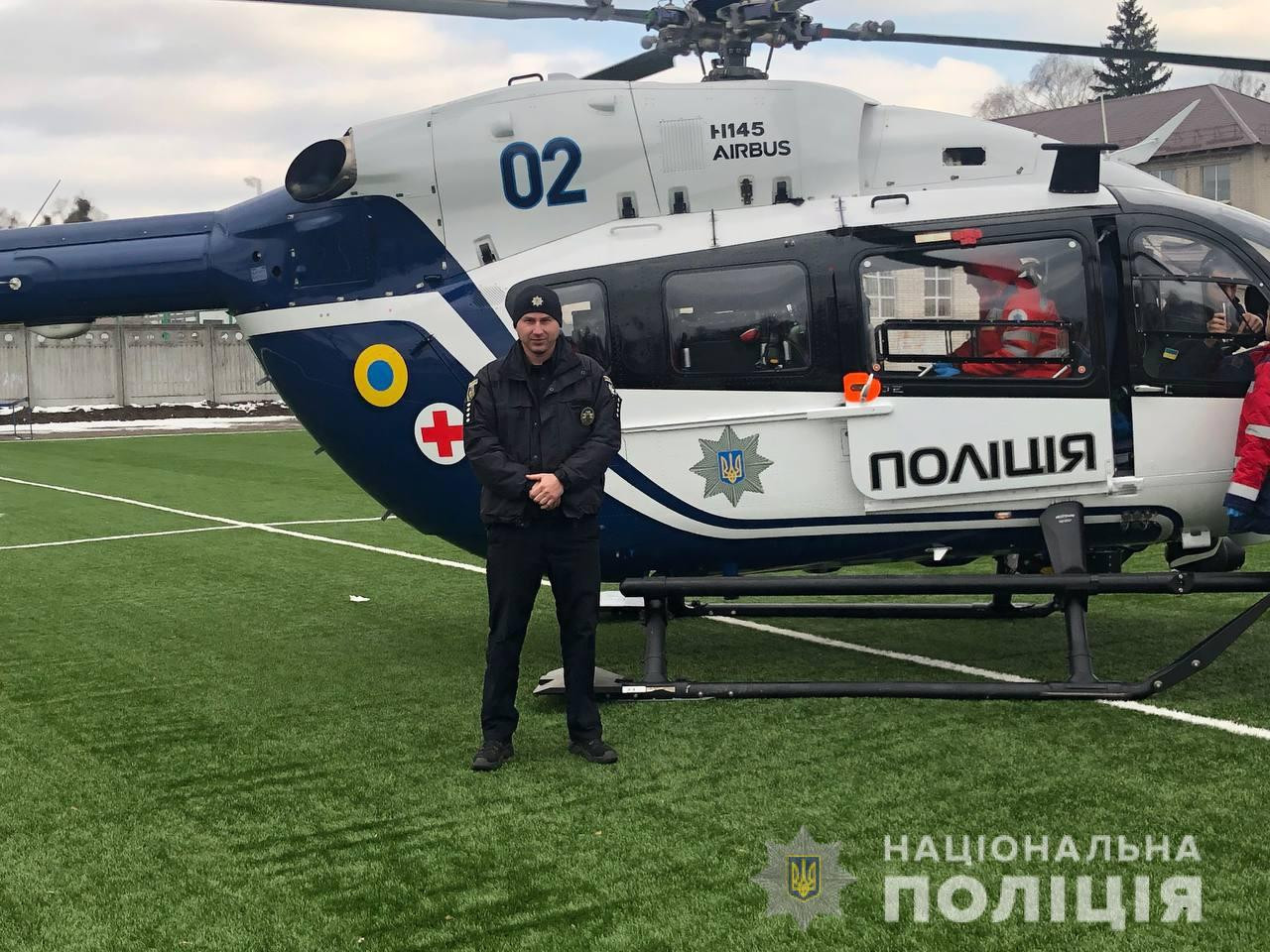 З Бучі до Києва гелікоптером доправили чоловіка, який впав у кому - зображення