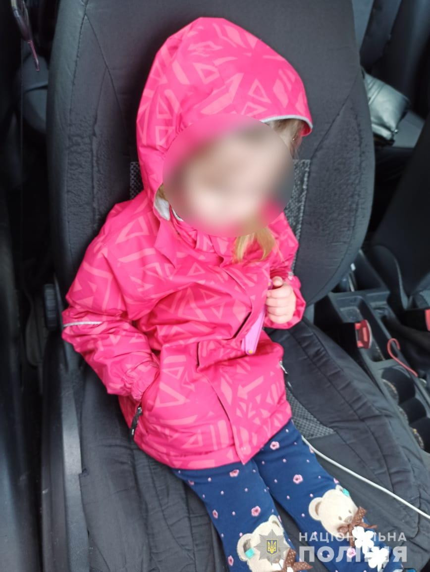 В Ірпені знайшли зниклу трирічну дівчинку - зображення