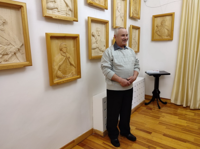 У Переяславі відкрили виставку відомого різьбяра - зображення