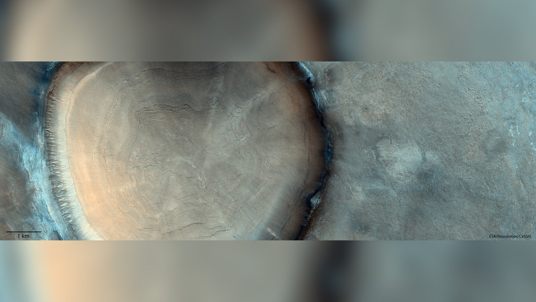 Вчені знайшли на Марсі гігантський ударний кратер - зображення