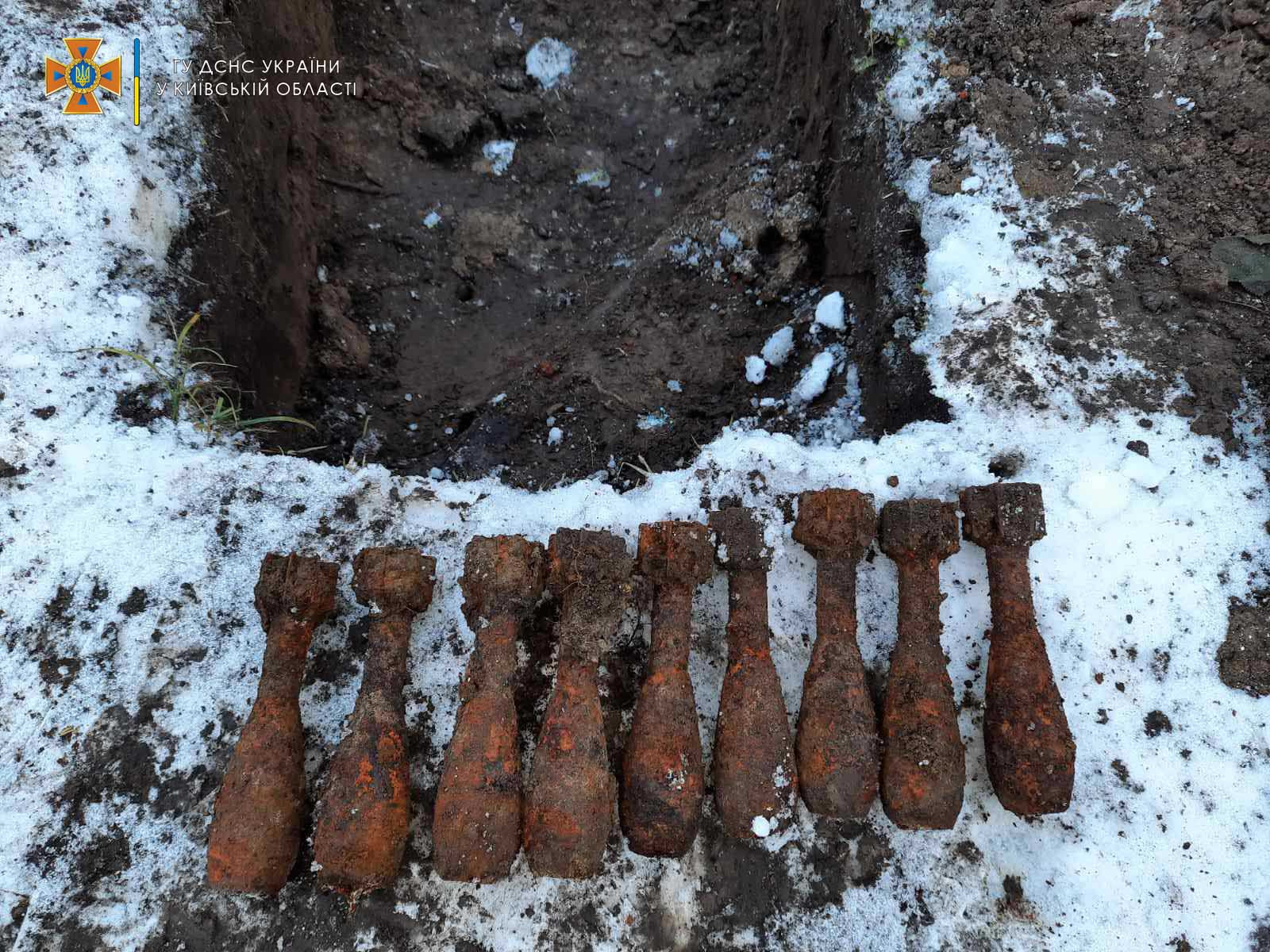 В селі на Фастівщині знайшли мінометні міни - зображення