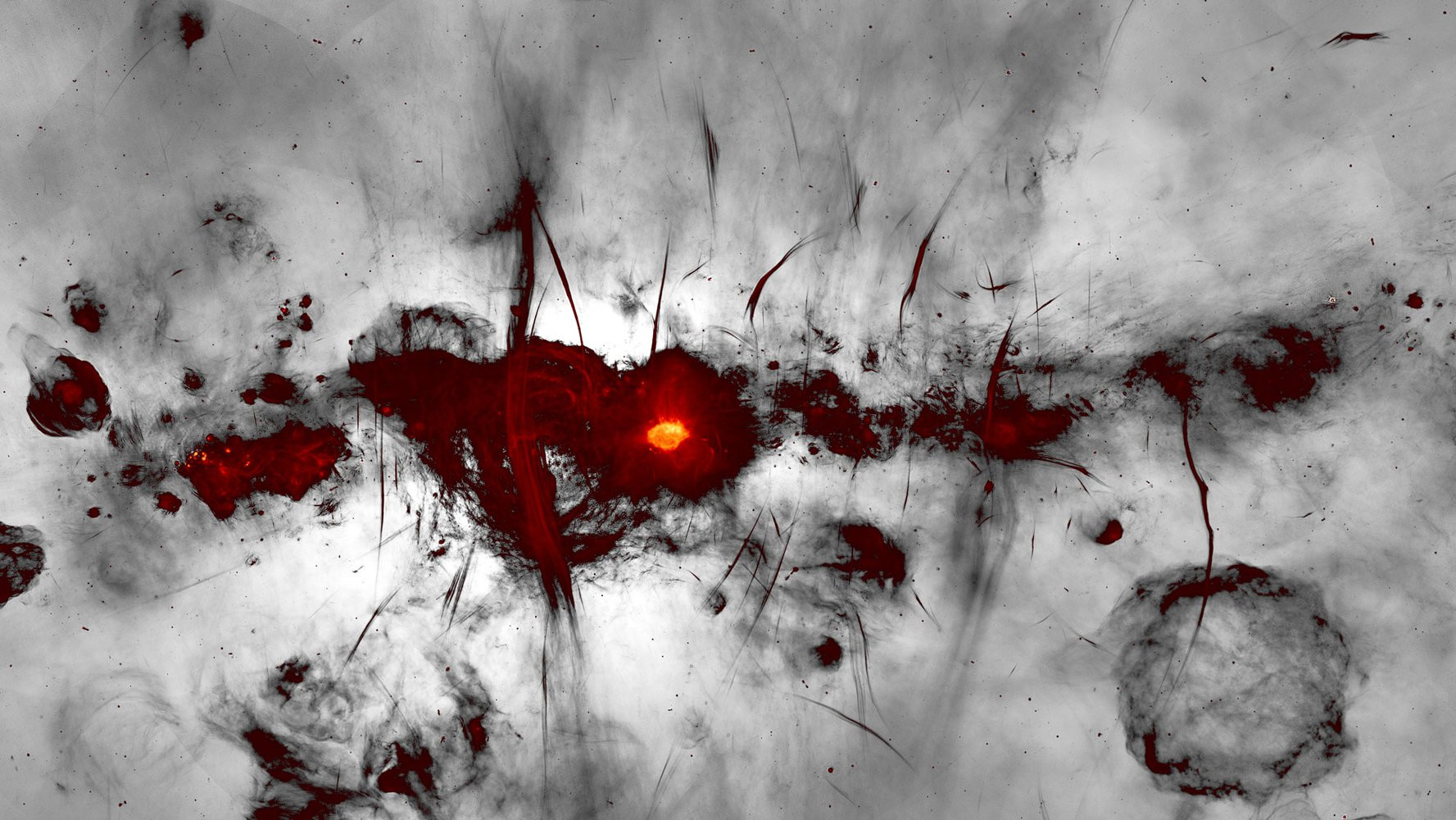Астрономи зробили неймовірні світлини Чумацького шляху з чорною дірою у центрі - зображення