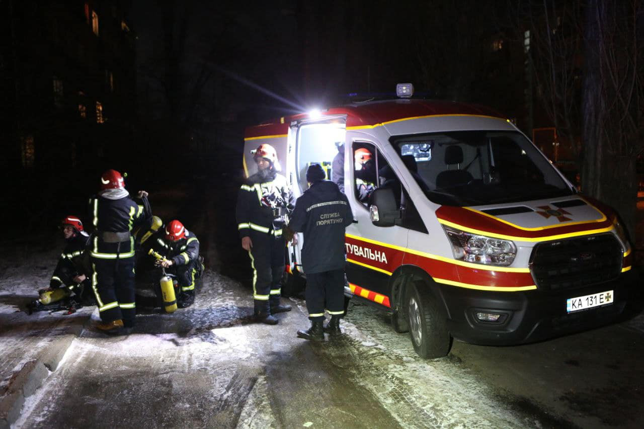У Києві сталася пожежа у житловому будинку, одна людина загинула - 1 - зображення