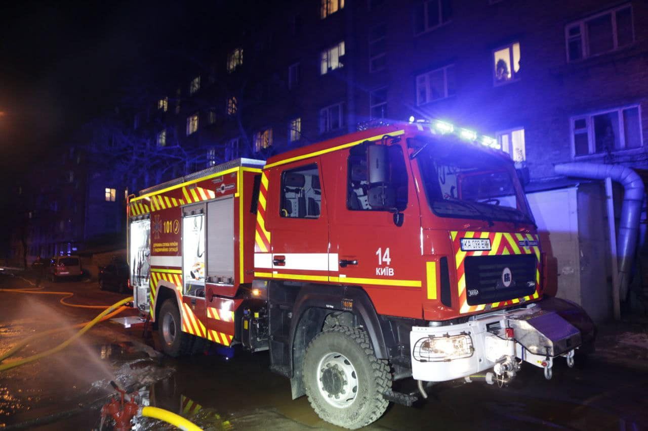 У Києві сталася пожежа у житловому будинку, одна людина загинула - 3 - зображення