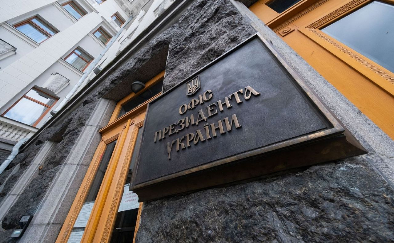 У Києві чоловік з рогатки обстріляв Офіс президента - зображення