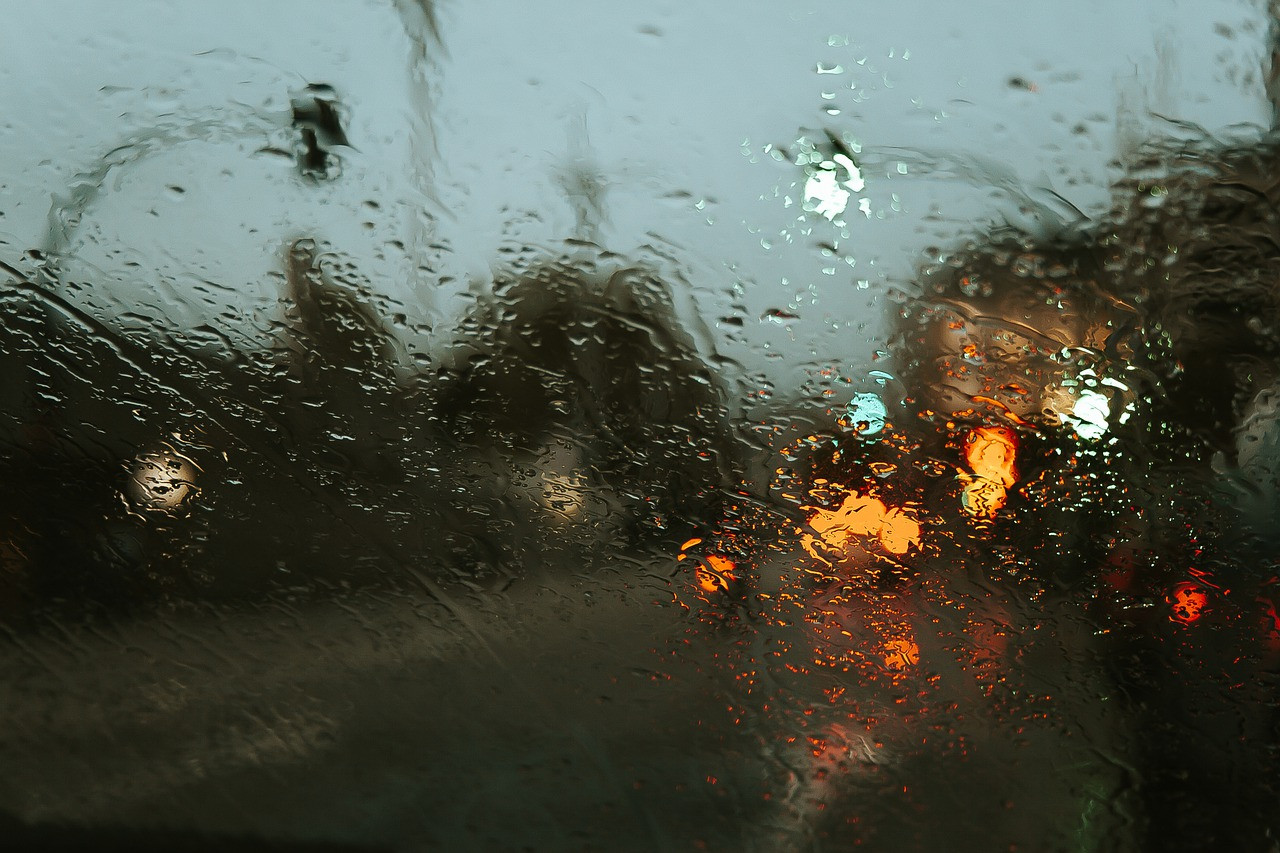 Незначне потепління і дощі: яка погода чекає українців 19 лютого - зображення