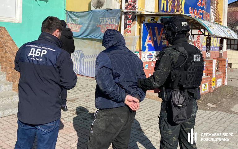 На Київщині затримали поліцейського, який займався збутом амфетаміну - зображення