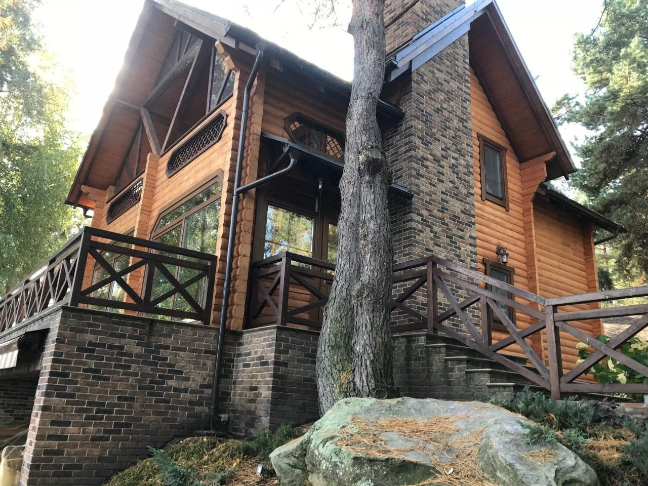 Самочинне будівництво: на Вищгородщині суд вимагає знести елітний будинок на території лісу - зображення