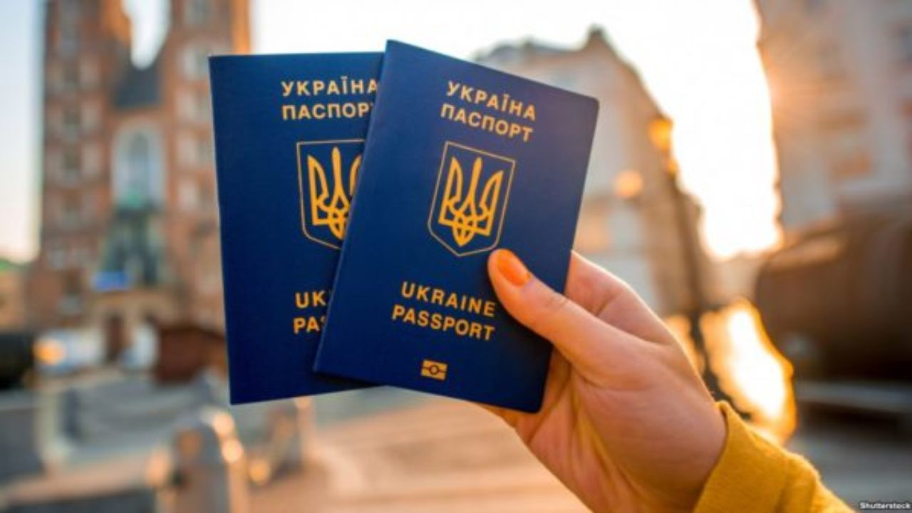 Строк дії закордонних паспортів продовжили на 5 років - зображення