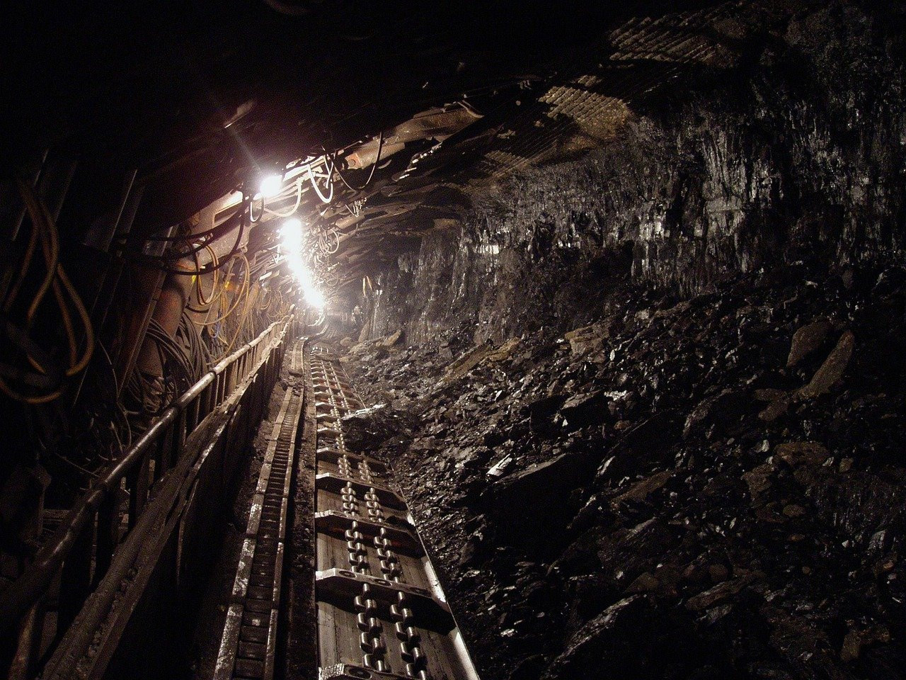 Попри бойові дії всі вугільні шахти України працюють на повну потужність - зображення