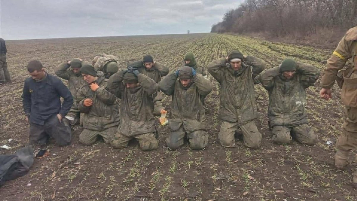 За даними ОП, до 700 російських солдатів вже здалися в полон - зображення
