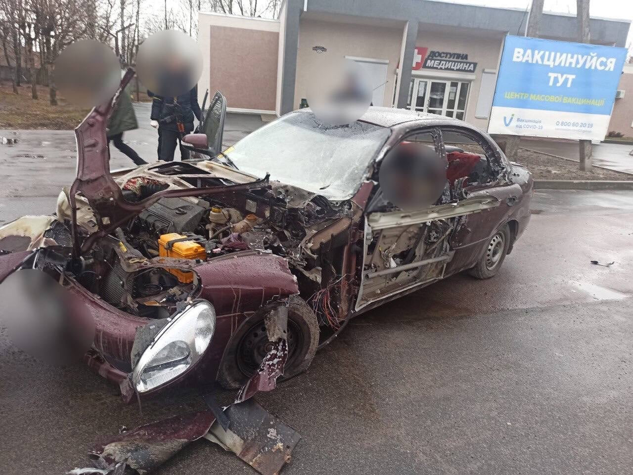 У Макарові окупанти розстріляли машину з пенсіонерами - зображення