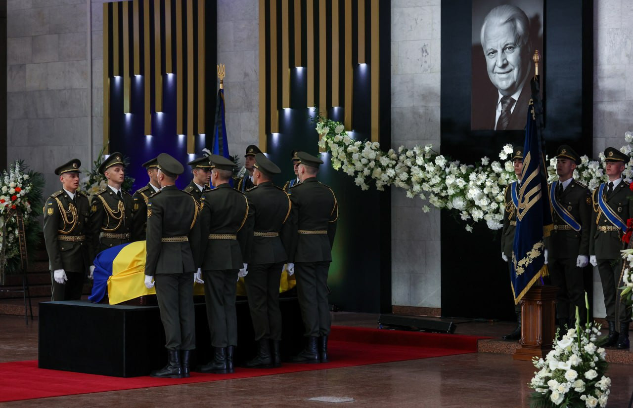 Україна попрощалася з першим президентом незалежної України - зображення
