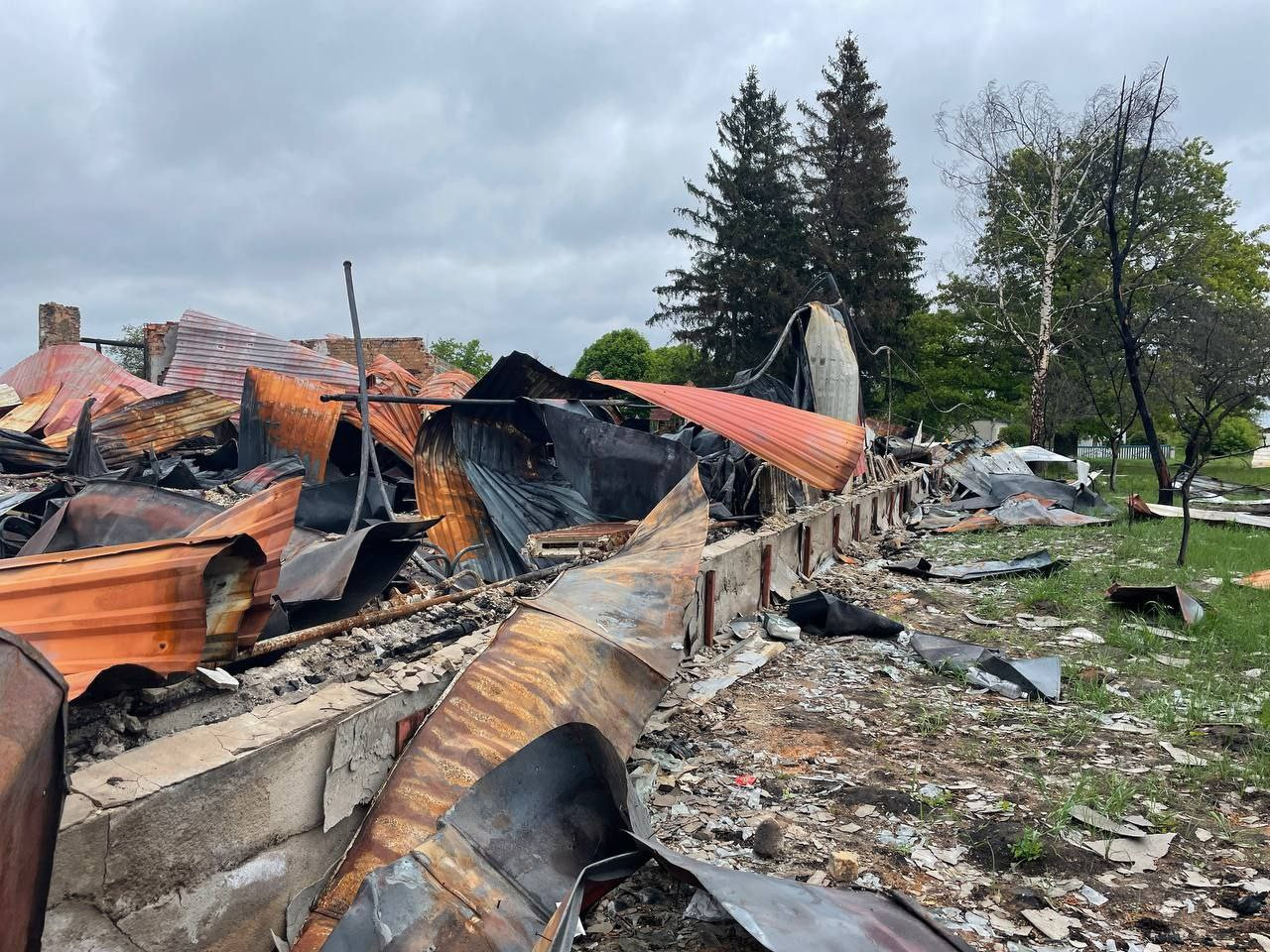 В селі на Макарівщині внаслідок обстрілів окупантів пошкоджено майже 350 будинків - зображення