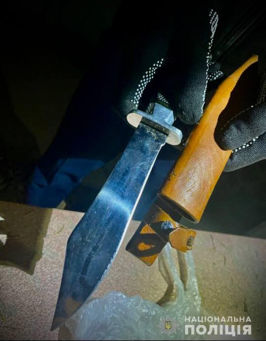 На Бучанщині затримали чоловіка, який вдарив товариша ножем - зображення