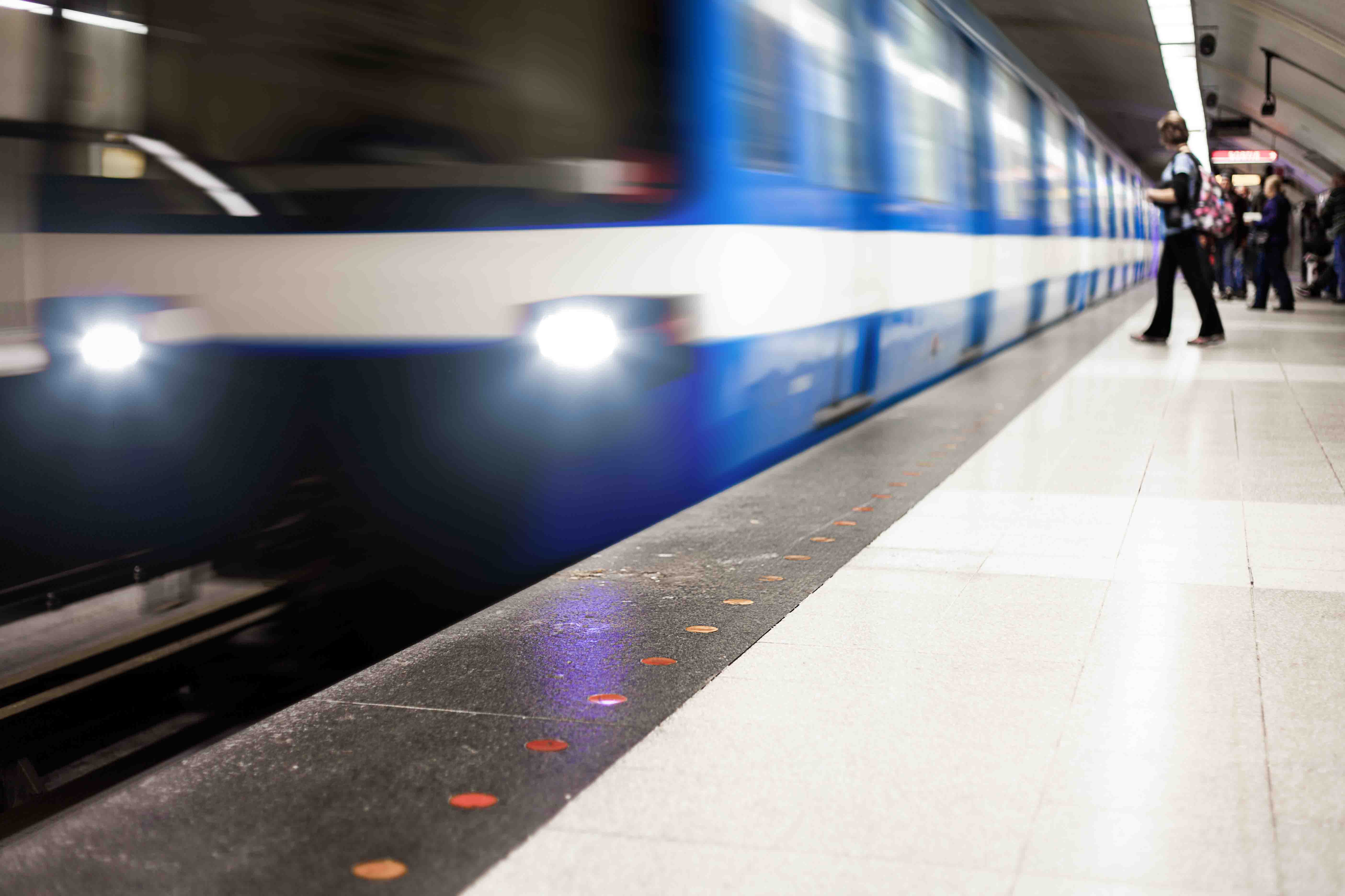 Київське метро змінює інтервал руху поїздів - зображення