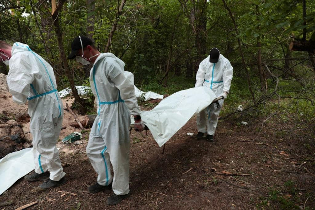 Неподалік Бучі знайшли ще одне масове поховання цивільних - зображення