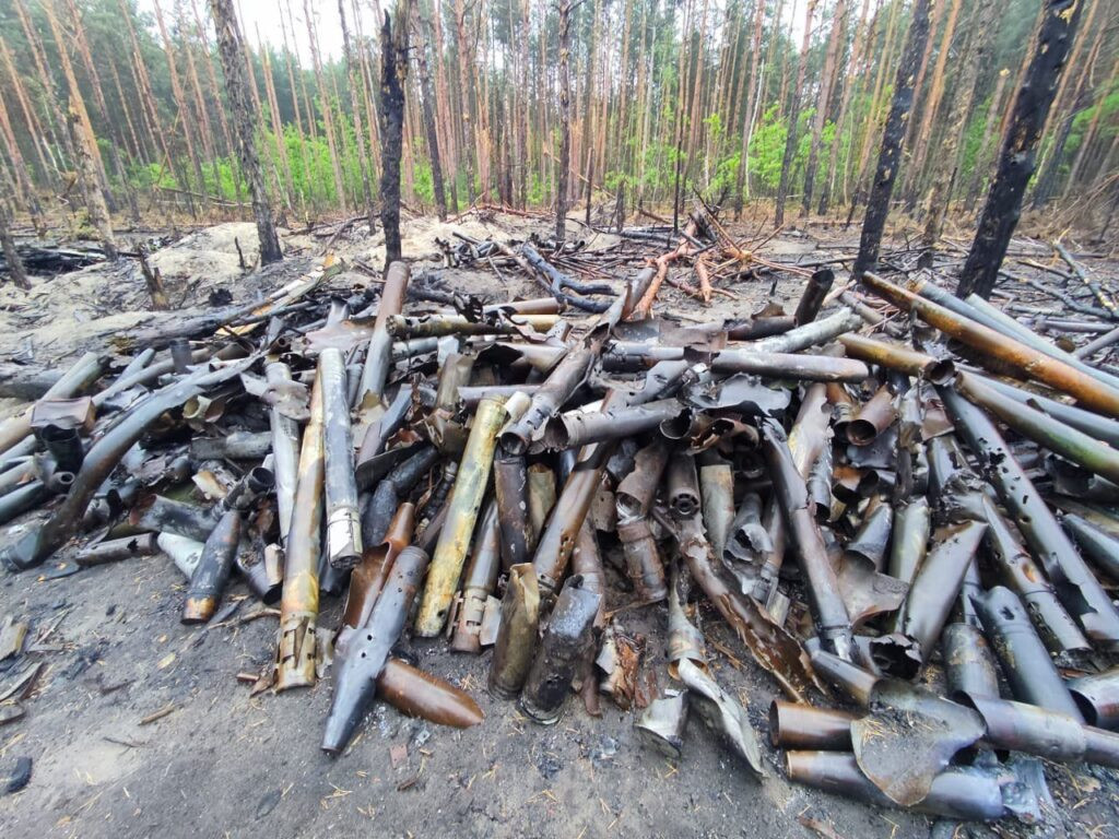 На Київщині вже знешкодили понад 42 тис. вибухонебезпечних предметів - зображення