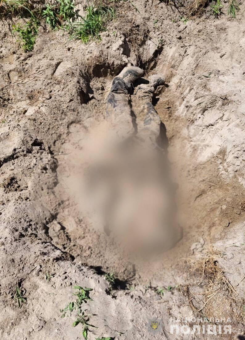 У лісі на Макарівщині ексгумували тіло ще однієї людини вбитої окупантами - зображення