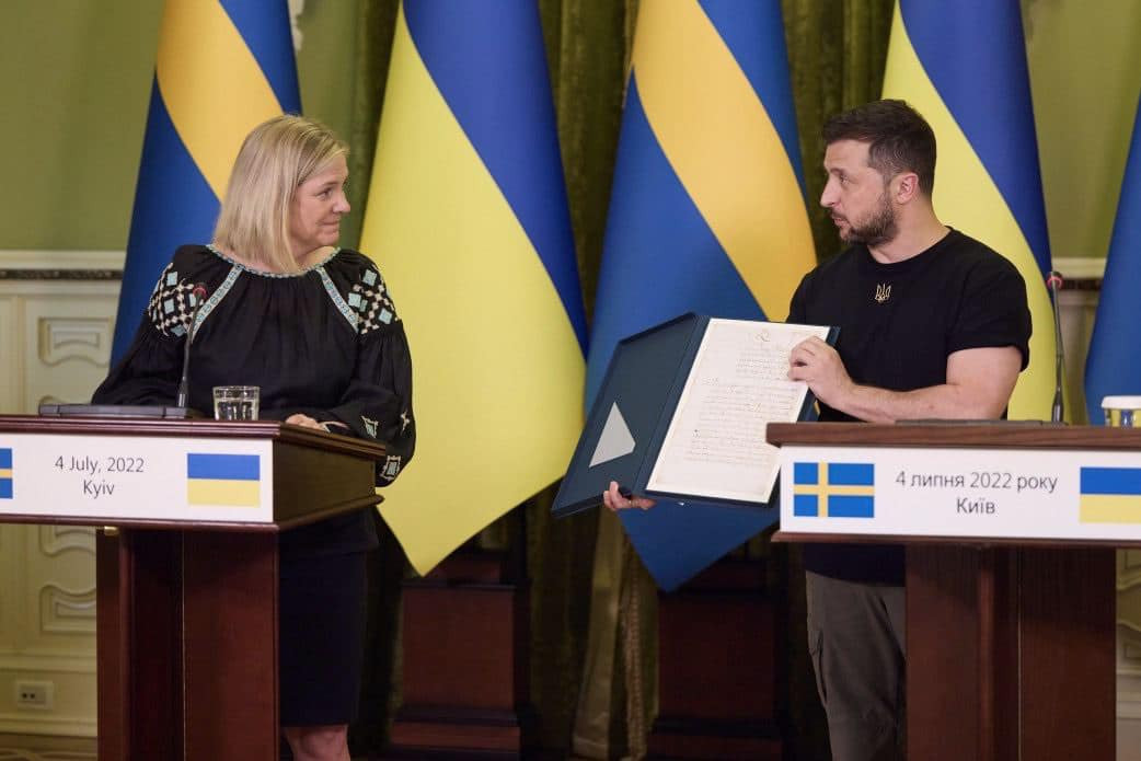 Прем'єр-міністр Швеції передала копію листа короля Карла ХІІ про визнання Запорізької Січі незалежною державою - зображення