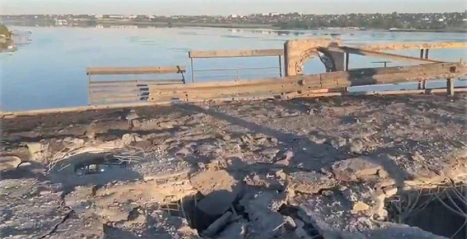 ЗСУ нанесли високоточні удари по Антонівському мосту в Херсоні - зображення